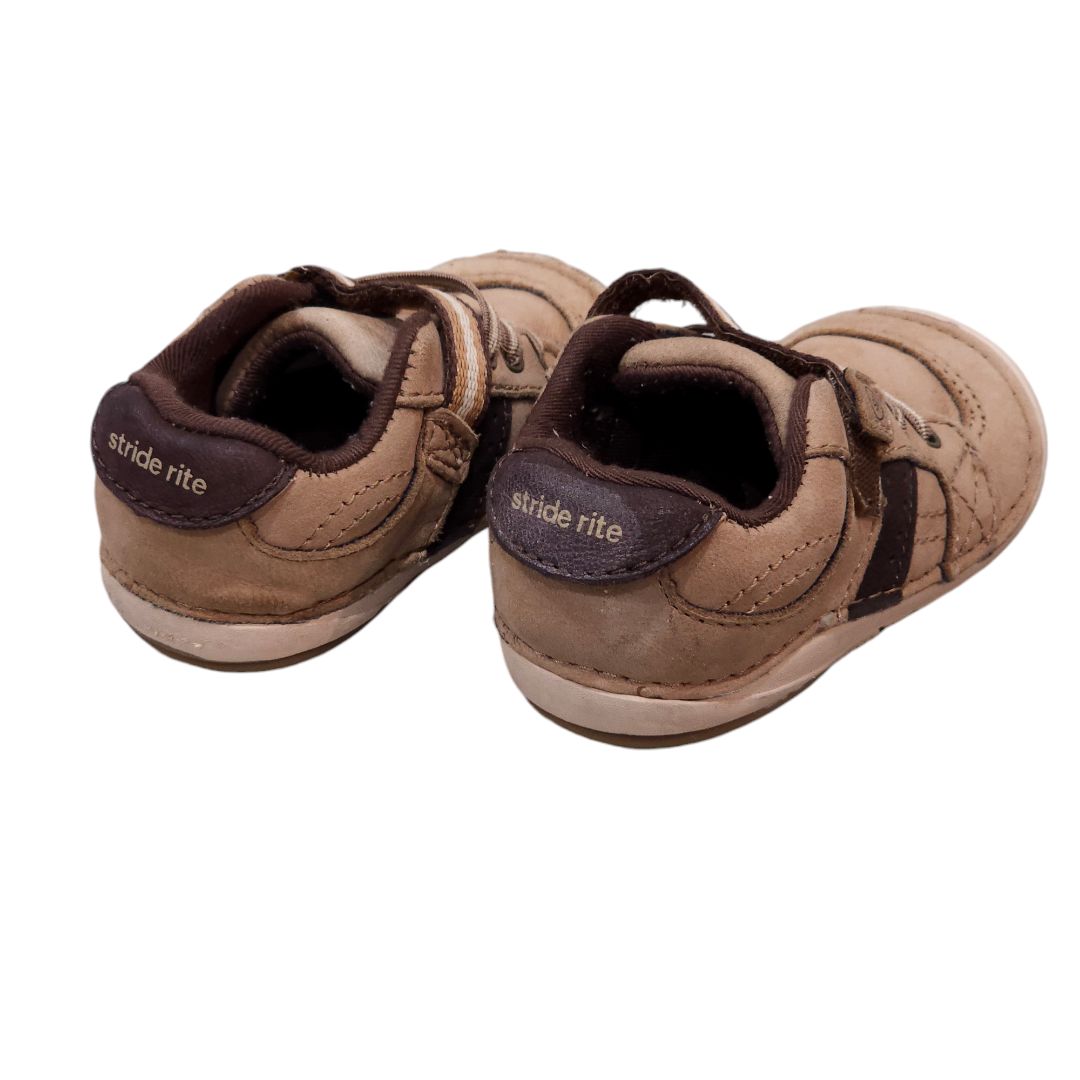 Stride Rite - Zapatillas de deporte de cuero SRTech Soft Motion Artie en color tostado, 4 m