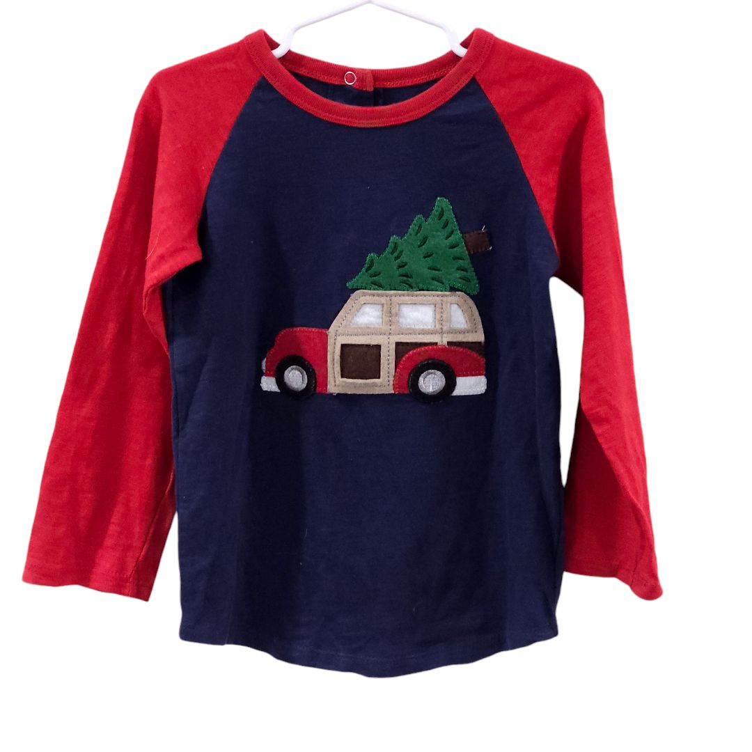 Camiseta raglán con diseño de camión con árbol de Navidad rojo de Mud Pie, 5T